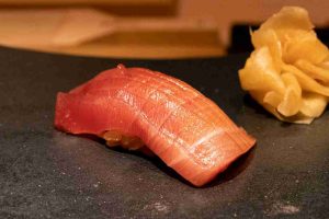 八王子で料理人が握る本格寿司と厳選ワインが楽しめる「鮨つぐみ」のおまかせコースの握りイメージ画像